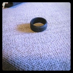 💖NWOT💖 Qalo Silicone ring with pouch